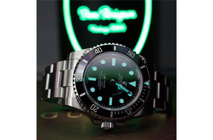 rolex submariner wrist