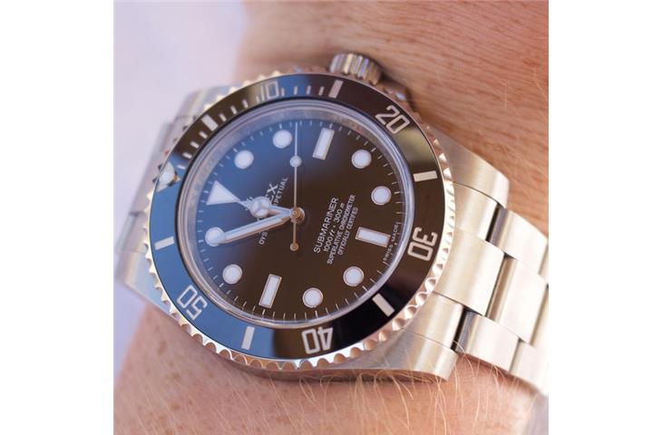 rolex submariner wrist